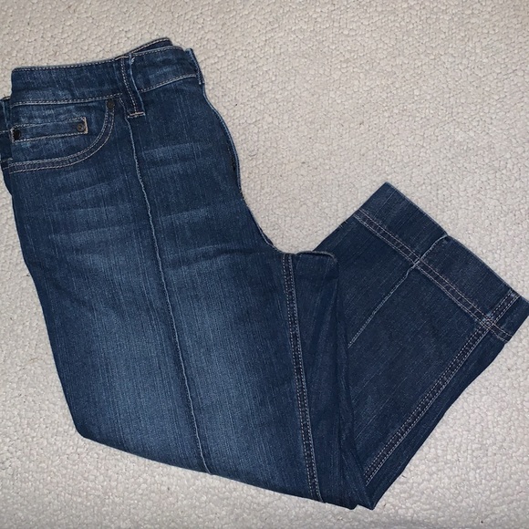 Chico’s Platinum Denim Capris — Chico’s Size 1 (M/8) — Ultimate Fit - Picture 3 of 9